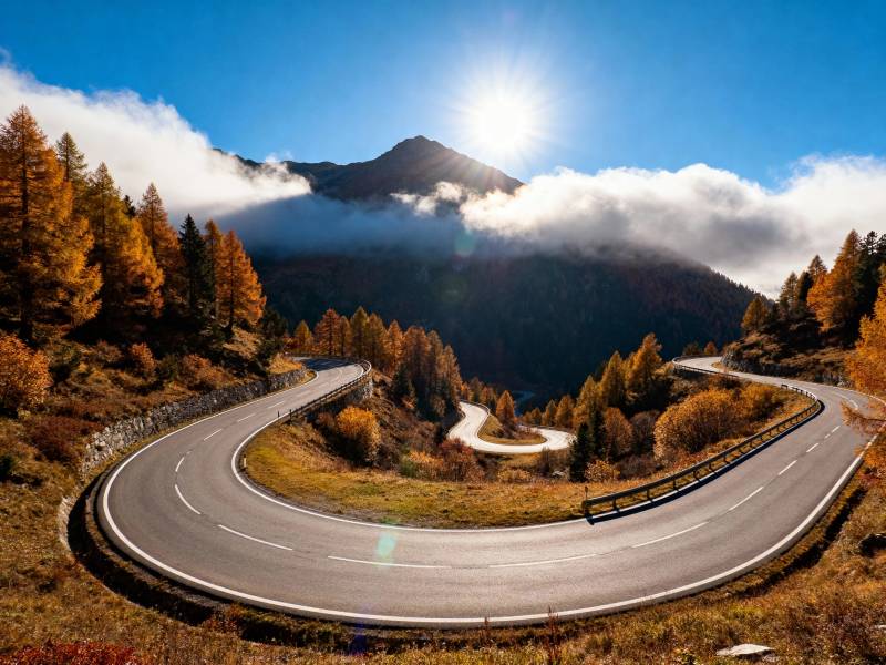 秋日山间蜿蜒公路美景图片