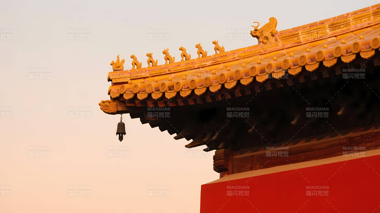 故宫角楼夕照金瓦红墙图片