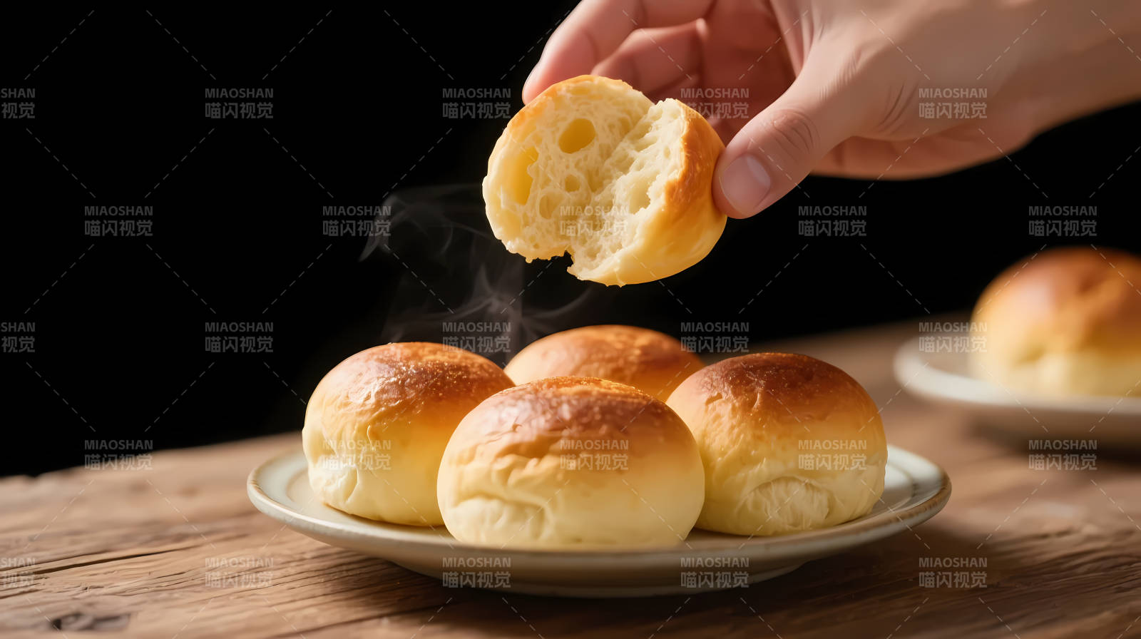 热腾腾手撕面包 香气扑鼻图片