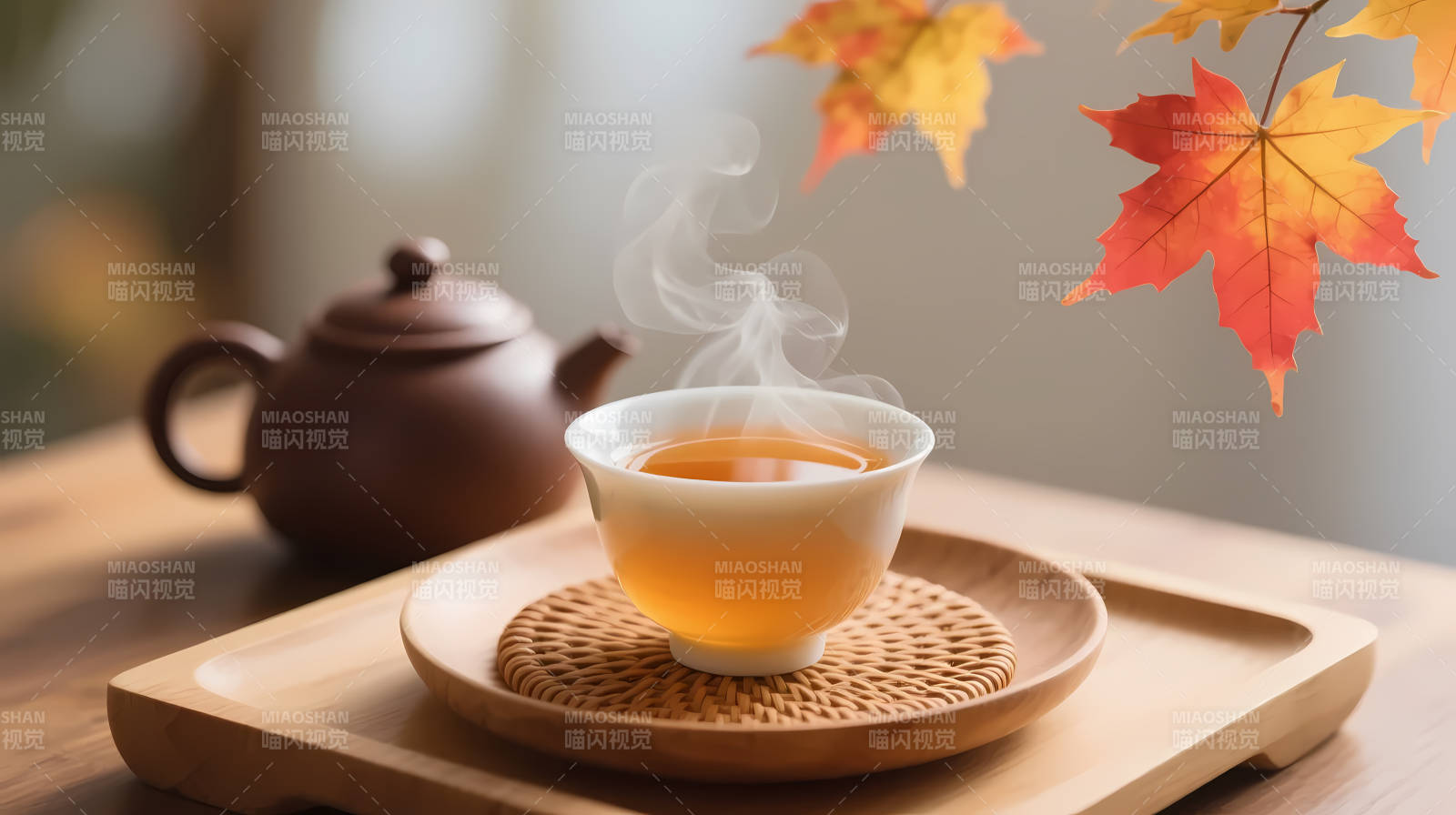 秋茶暖香 枫叶伴茗图片