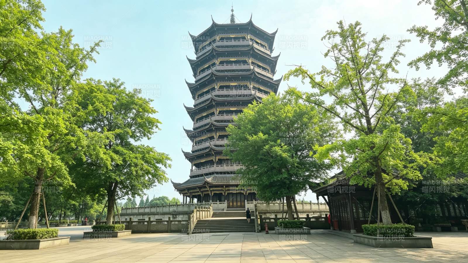 古塔绿树相映成趣  崇州八角古塔图片