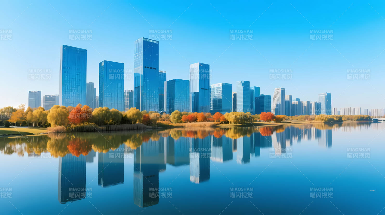 秋映都市 水天共蓝镜图片