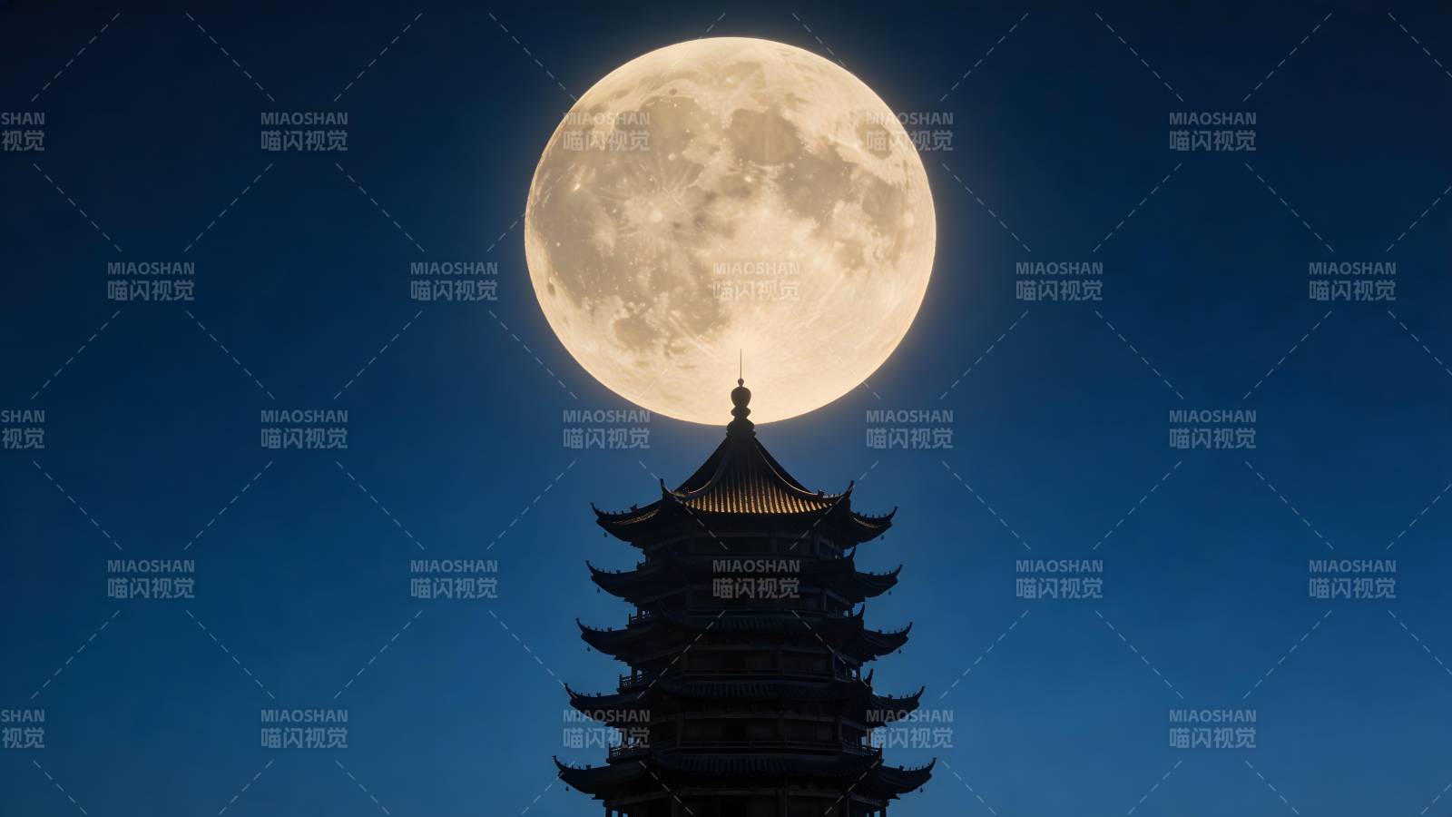 月照古塔 夜静如水图片