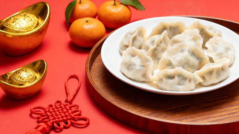 春节饺子配金元宝橘子图片