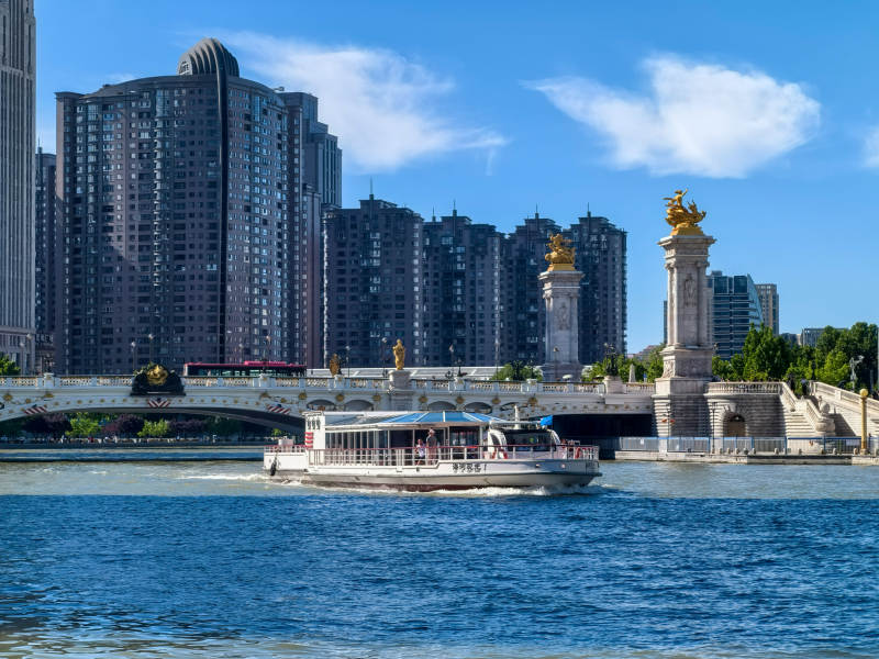 天津北安桥海河游船穿桥过 津门风光入画来图片