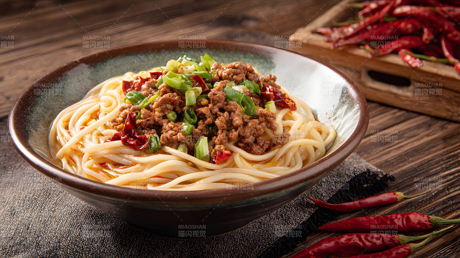 川味肉酱面 香辣过瘾图片