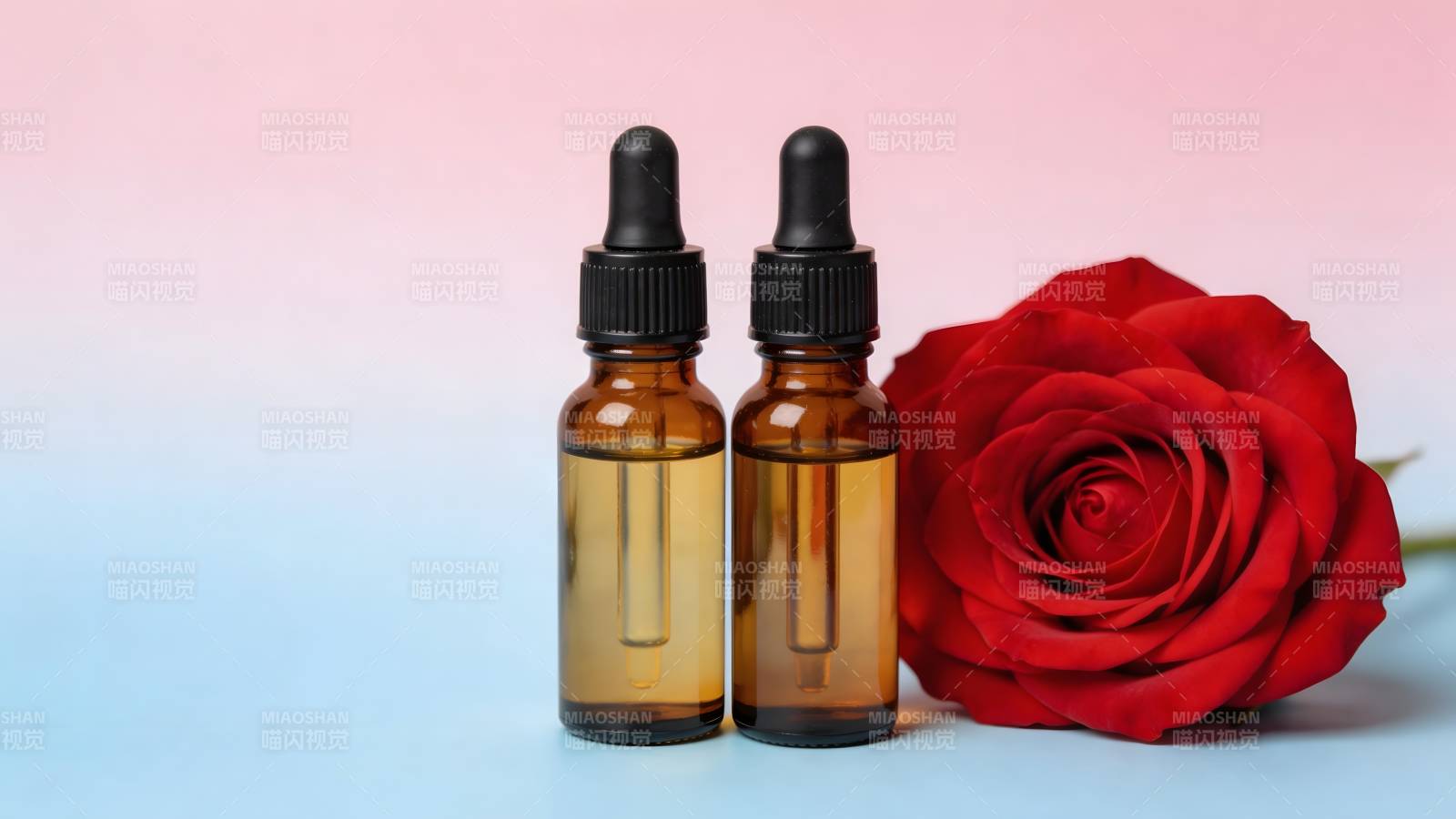 玫瑰精油 两瓶配红玫瑰图片
