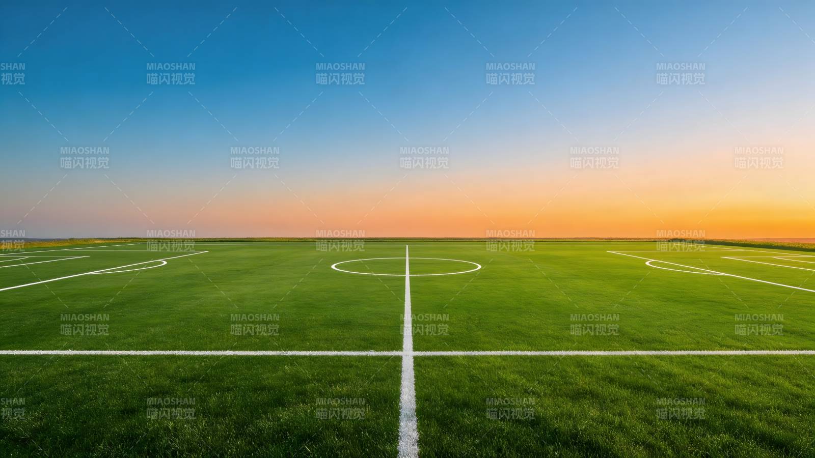 绿茵场迎日落 静谧如画图片