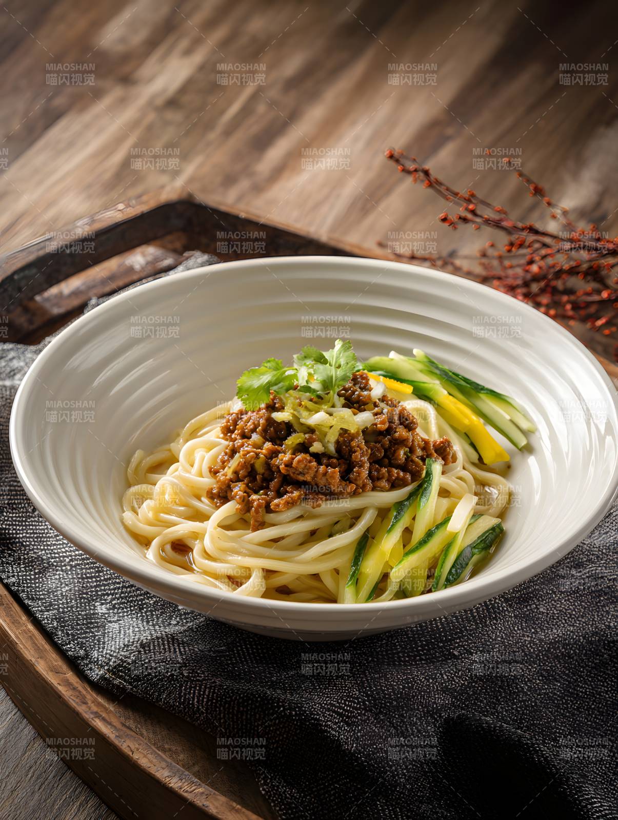 肉酱黄瓜拌面 清爽开胃图片