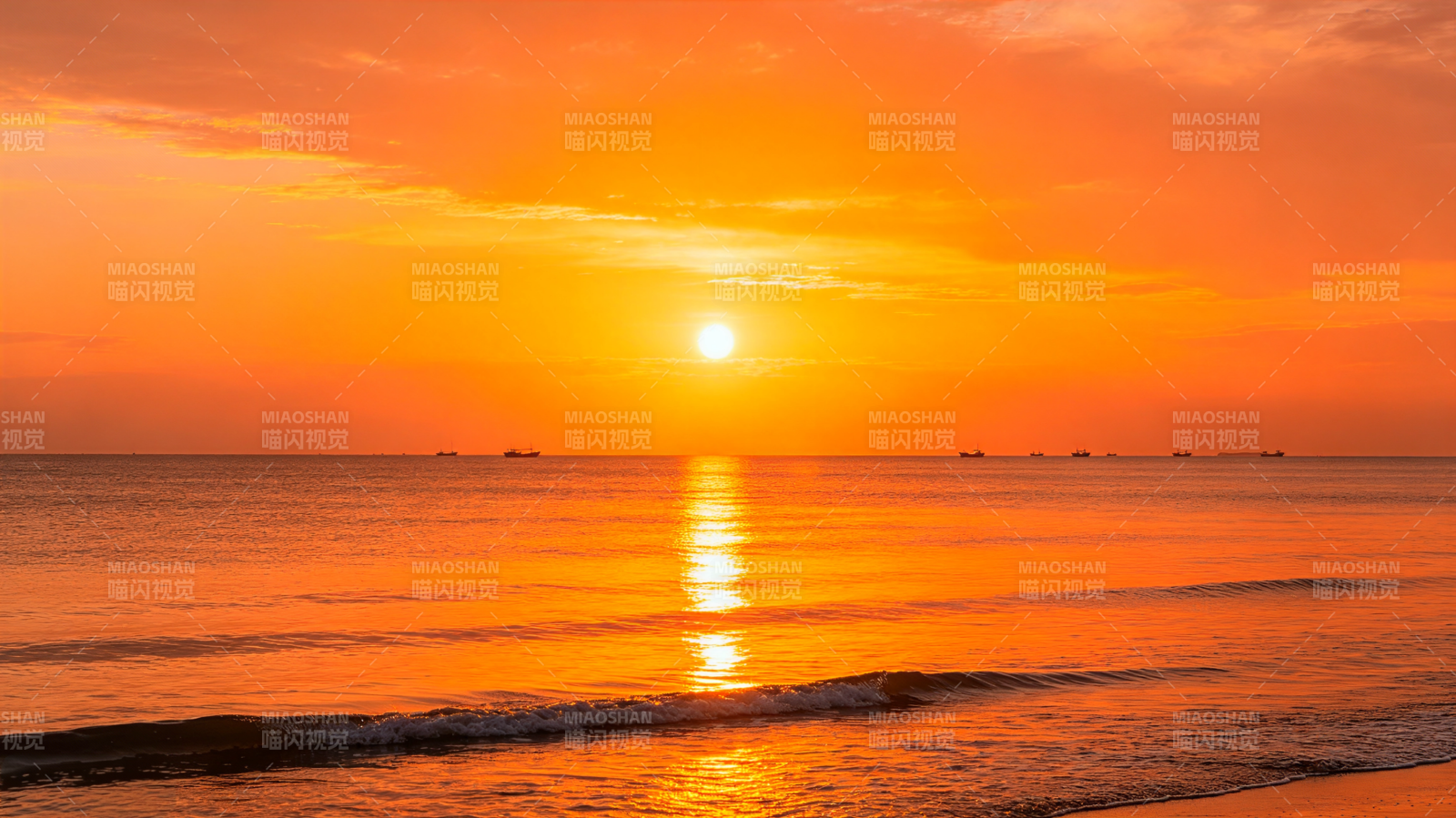 夕阳熔金 海天一色图片